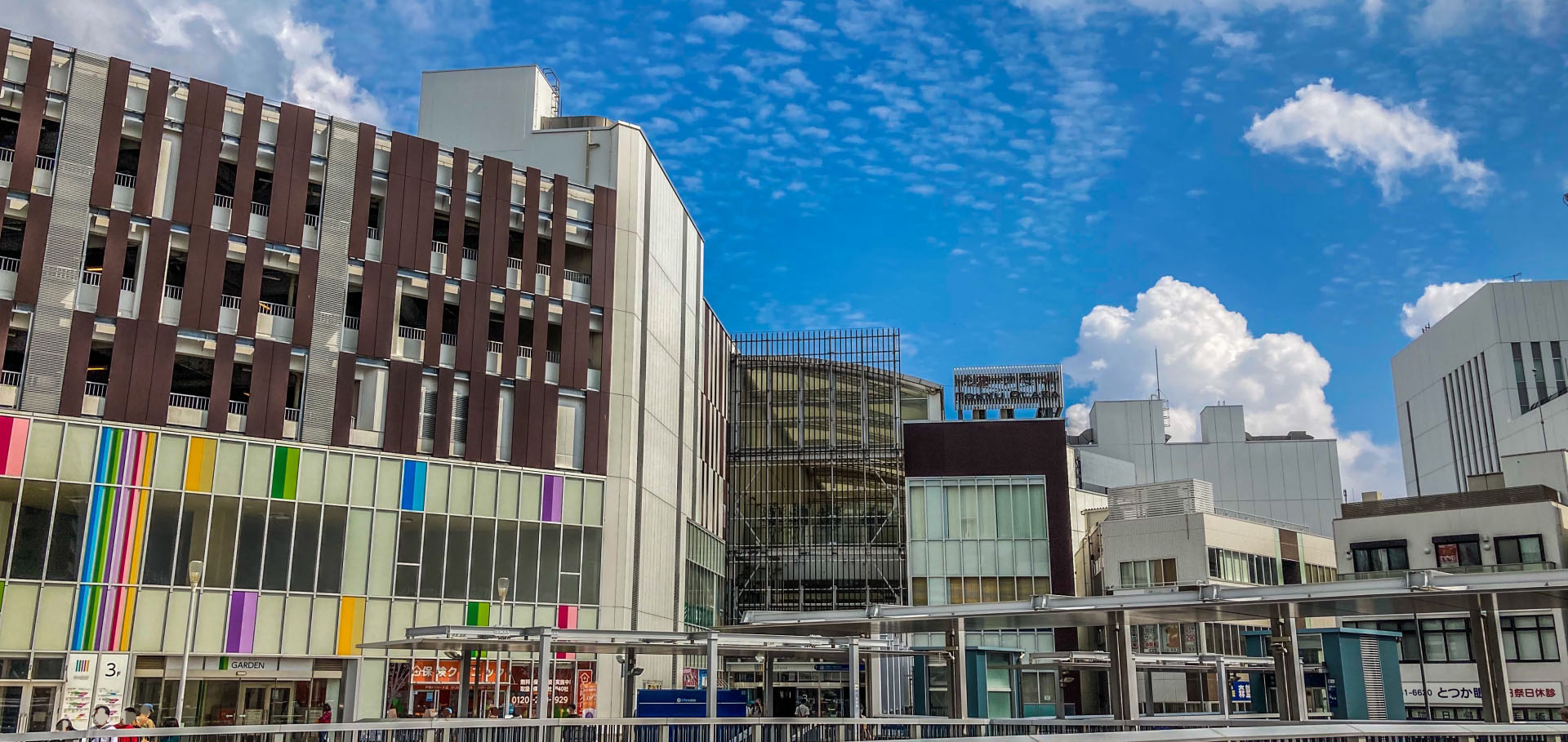 写真、神奈川県 戸塚駅西口